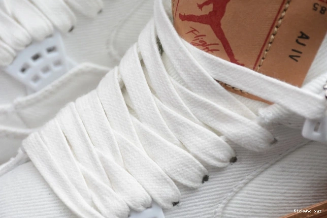 Air Levi's x 4 'White' Jordan AO2571-100 0702